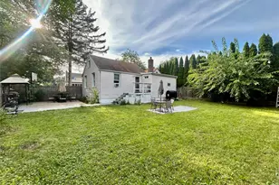 302 McCall Ave, West Islip, NY 11795 - Photo 11