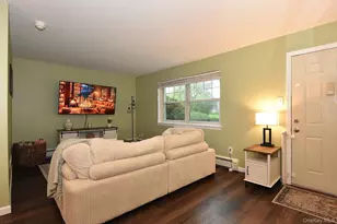 10 Glen Hollow Dr, Holtsville, NY 11742 - Photo 5