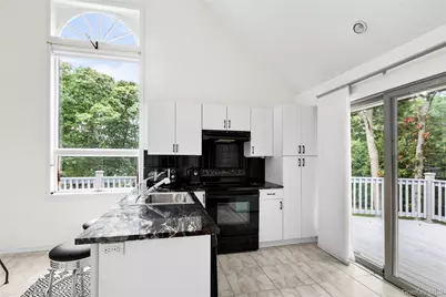 422 Montauk Highway, Southampton, NY 11968 - Photo 17