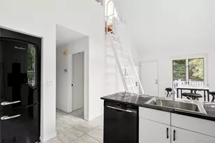 422 Montauk Hwy, Southampton, NY 11968 - Photo 19