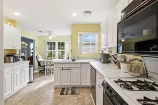 4 Joyces Way, Bay Shore, NY 11706 - Photo 11