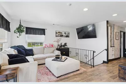 33 Fairview Circle, Middle Island, NY 11953 - Photo 5
