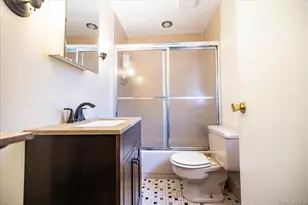 47 Chester Ct, Oceanside, NY 11572 - Photo 15