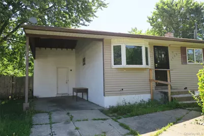 1703 Manatuck Boulevard, Bay Shore, NY 11706 - Photo 3