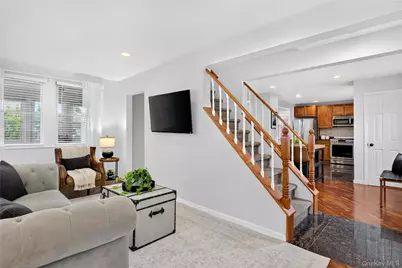 12 Pulaski Place, Port Washington, NY 11050 - Photo 3