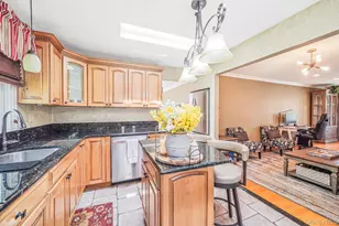 204 W 3rd St, Deer Park, NY 11729 - Photo 19