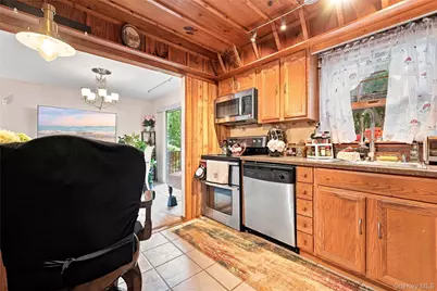124 E Woodside Avenue, Patchogue, NY 11772 - Photo 11