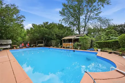 124 E Woodside Avenue, Patchogue, NY 11772 - Photo 25