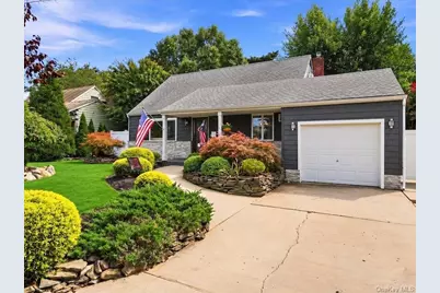 40 Greenwood Drive, North Babylon, NY 11703 - Photo 3