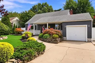 40 Greenwood Dr, North Babylon, NY 11703 - Photo 3