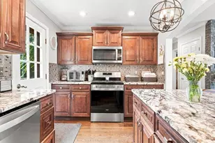 40 Greenwood Dr, North Babylon, NY 11703 - Photo 11