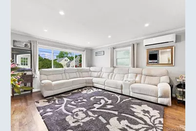 40 Greenwood Drive, North Babylon, NY 11703 - Photo 5