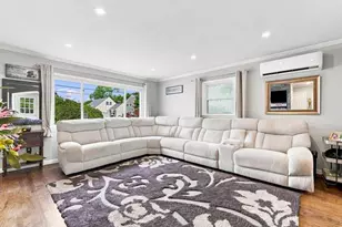 40 Greenwood Dr, North Babylon, NY 11703 - Photo 5