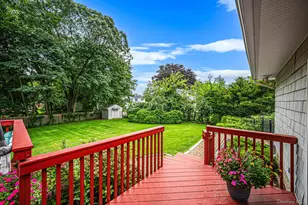 24 Spruce St, Smithtown, NY 11787 - Photo 13