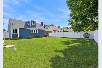 678 Clinton Avenue, Uniondale, NY 11553 - Photo 31