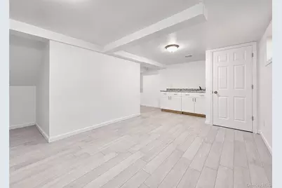 678 Clinton Avenue, Uniondale, NY 11553 - Photo 27