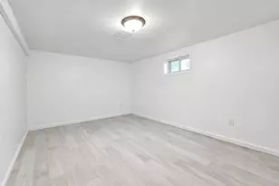 678 Clinton Ave, Uniondale, NY 11553 - Photo 29
