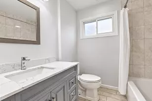 678 Clinton Ave, Uniondale, NY 11553 - Photo 17