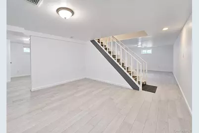678 Clinton Avenue, Uniondale, NY 11553 - Photo 23