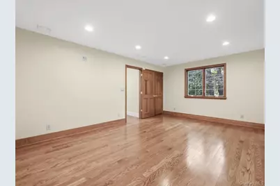 2 Amherst Road E, Great Neck, NY 11021 - Photo 29