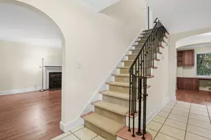 2 Amherst Road E, Great Neck, NY 11021 - Photo 5