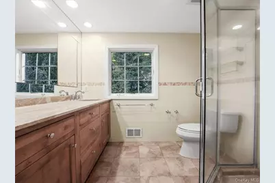 2 Amherst Road E, Great Neck, NY 11021 - Photo 23