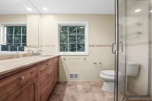 2 Amherst Road E, Great Neck, NY 11021 - Photo 23