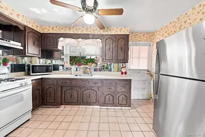 1563 Merry Avenue, Bronx, NY 10461 - Photo 11
