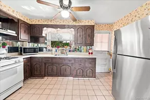 1563 Merry Ave, Bronx, NY 10461 - Photo 11