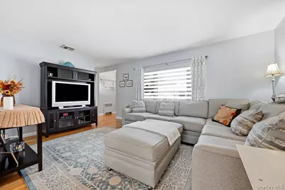 809 Garden Drive, Franklin Square, NY 11010 - Photo 3