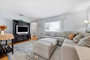 809 Garden Dr, Franklin Square, NY 11010 - Photo 3