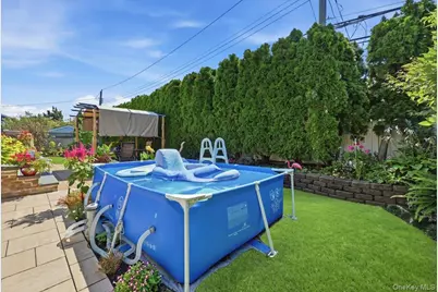 809 Garden Drive, Franklin Square, NY 11010 - Photo 27