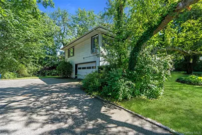 58 Ridge Drive E, Roslyn, NY 11576 - Photo 3