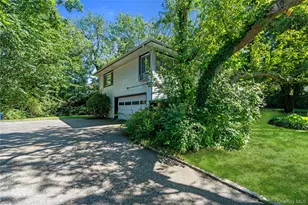 58 Ridge Dr E, Roslyn, NY 11576 - Photo 3