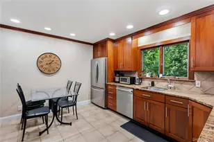 58 Ridge Dr E, Roslyn, NY 11576 - Photo 11
