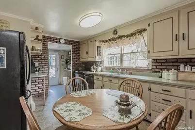 515 Gillette Avenue, Bayport, NY 11705 - Photo 5