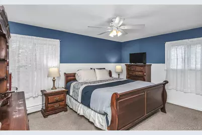 160 Overlook Drive, East Islip, NY 11730 - Photo 15