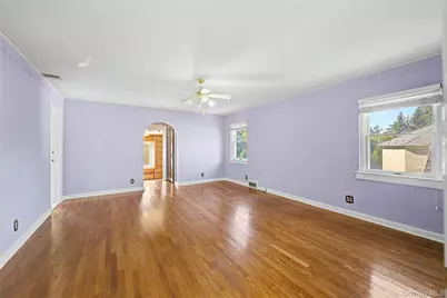 9 Old Pond Road, Great Neck, NY 11023 - Photo 19