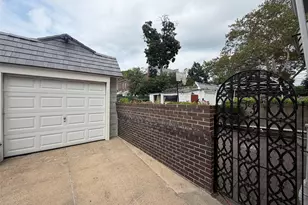 204-11 Murdock Ave, Saint Albans, NY 11412 - Photo 27
