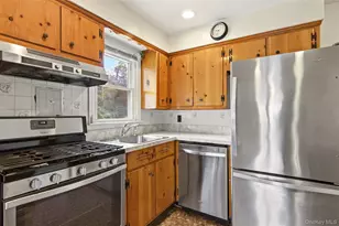 439 9th St, West Babylon, NY 11704 - Photo 15