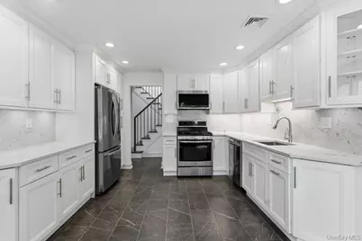 185 Harvard Drive, Plainview, NY 11803 - Photo 17
