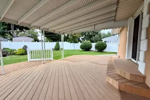 392 Coleridge St, Levittown, NY 11756 - Photo 7