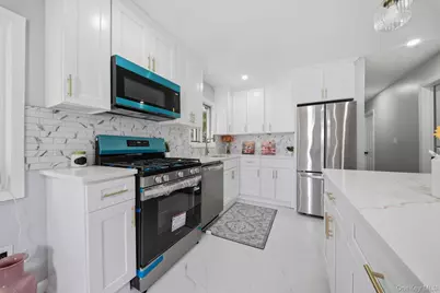 5 Robin Road, Selden, NY 11784 - Photo 11