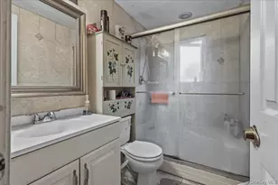 80 Ackerly Ln, Ronkonkoma, NY 11779 - Photo 5