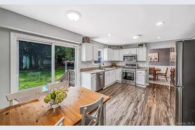 7 Hewlett Avenue, Patchogue, NY 11772 - Photo 9