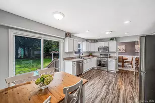 7 Hewlett Ave, Patchogue, NY 11772 - Photo 9