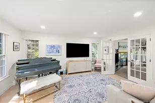 7 Holly Ln, Port Jefferson, NY 11777 - Photo 9
