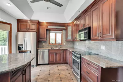 96 McCulloch Drive, Dix Hills, NY 11746 - Photo 21