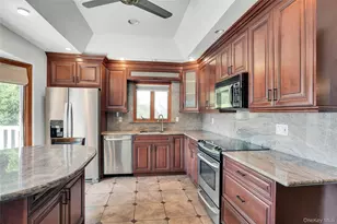 96 McCulloch Dr, Dix Hills, NY 11746 - Photo 21