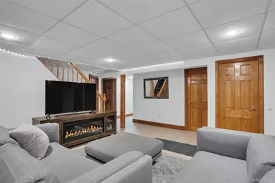 96 McCulloch Drive, Dix Hills, NY 11746 - Photo 33